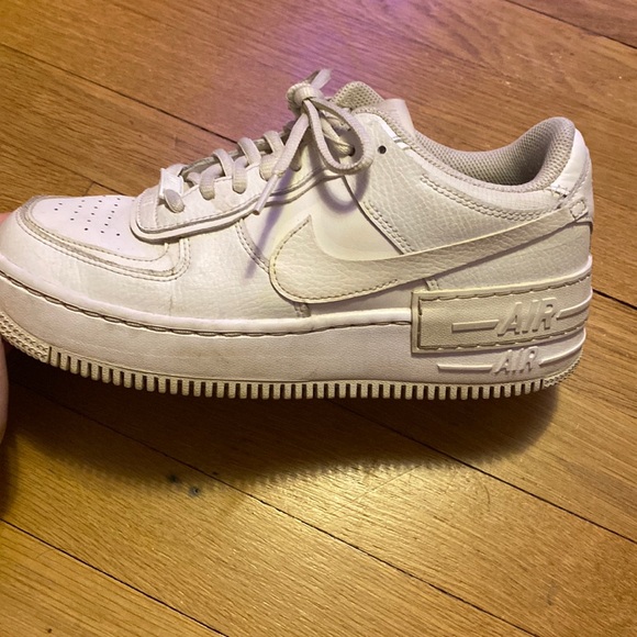 Women’s Nike Shoes size 8.5 - Picture 2 of 2